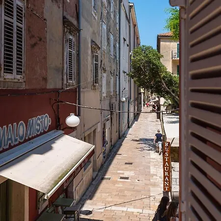 Globe 2 Daire Zadar